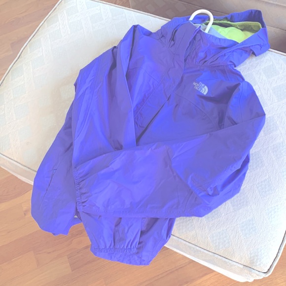 The North Face lightweight coat, HyVent, girls 10-12. - Picture 10 of 10